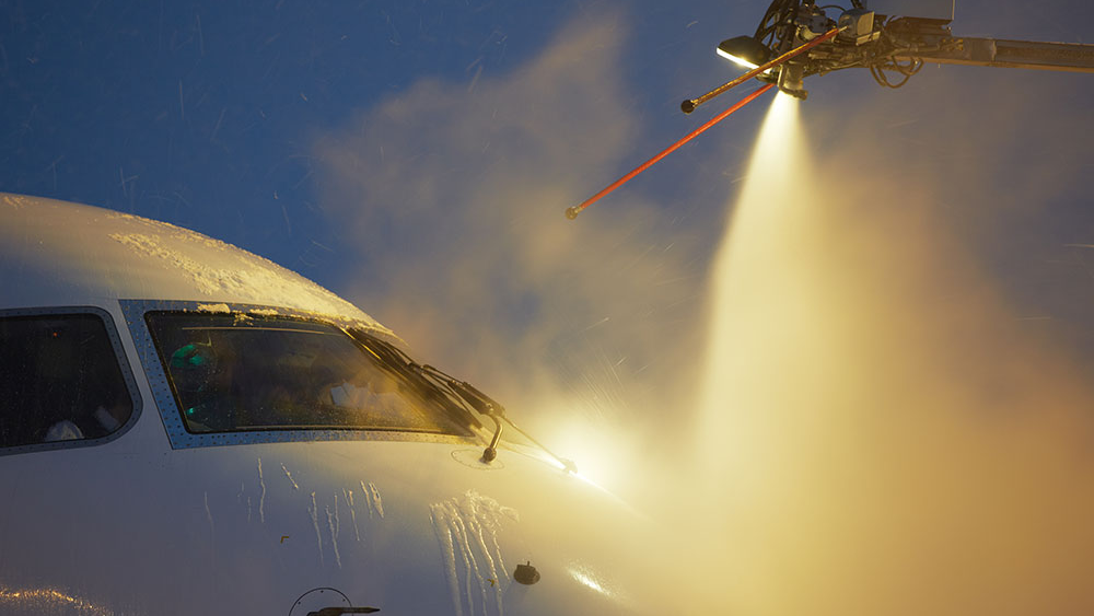 Private jet De-icing