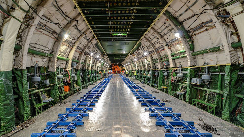 antonov AN225 Inside